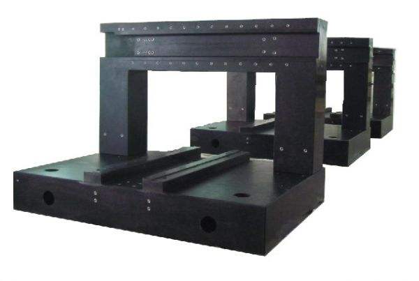 工藝品雕刻機(jī)龍門(mén)結(jié)構(gòu)